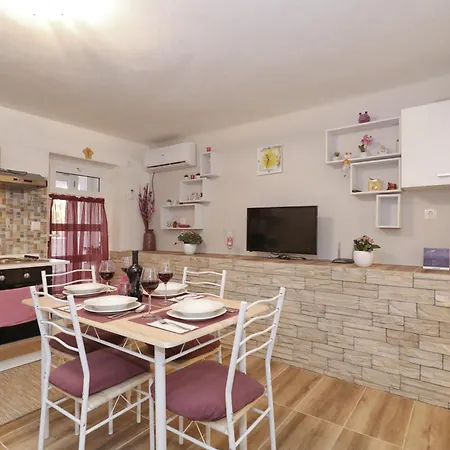 Apartment Sunny Stone With Free Parking *